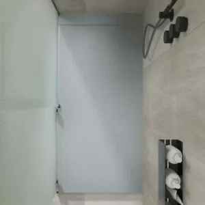 Piatto doccia in resina PLASTER Grigio Cemento – RAL 7040 – texture Ardesia – antibatterico e antiscivolo. griglia nascosta