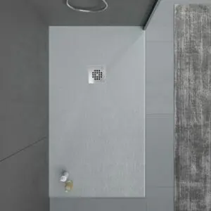 Piatto doccia in resina ONE Grigio RAL 7040 e altri colori con texture ardesia antibatterica e antiscivolo. griglia in acciaio inox
