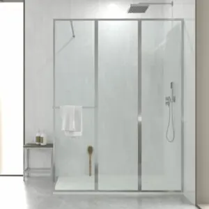 Parete doccia fissa su misura LINE S con profili intelaiati 3 corpi - Vetro 4 MM con trattamento anticalcare incluso - Braccio di fissaggio in acciaio inox.
