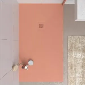 Piatto doccia in resina CLOE Flamingo pink e altri colori esclusivi dalla texture ardesia antibatterica e antiscivolo. Griglia termolaccata